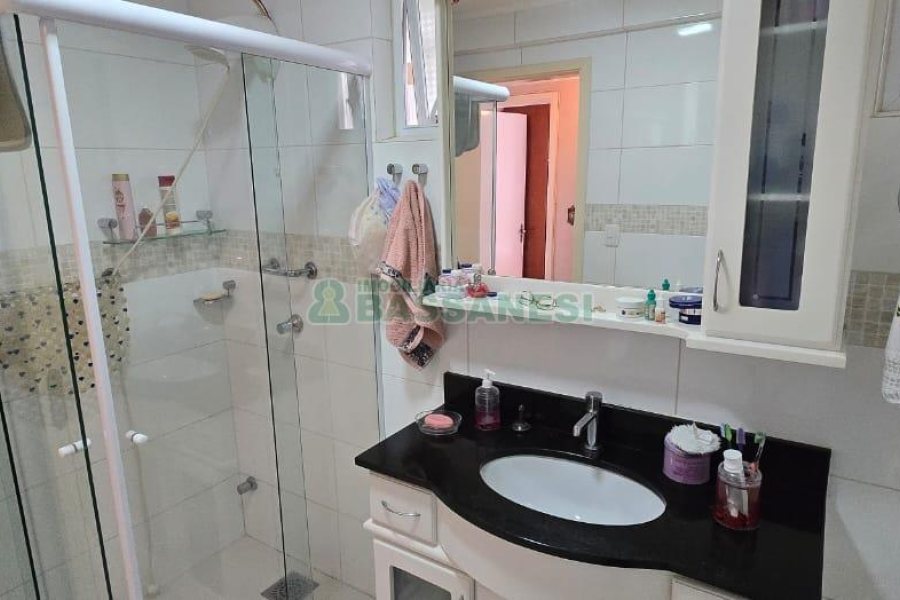 Apartamento com 67m², 2 dormitórios, 1 vaga, no bairro Centro em Caxias do Sul para Comprar