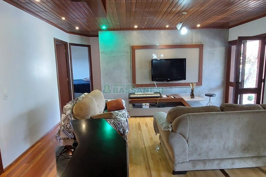 Casa com 130m², 3 dormitórios, 1 vaga, no bairro Bela Vista em Caxias do Sul para Alugar