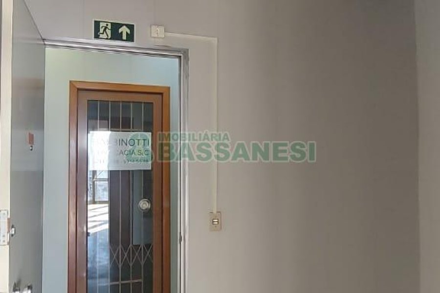 Sala com 120m², no bairro Centro em Caxias do Sul para Alugar