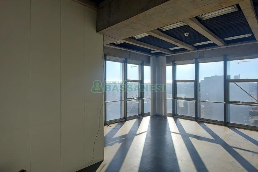 Sala com 120m², no bairro Centro em Caxias do Sul para Alugar