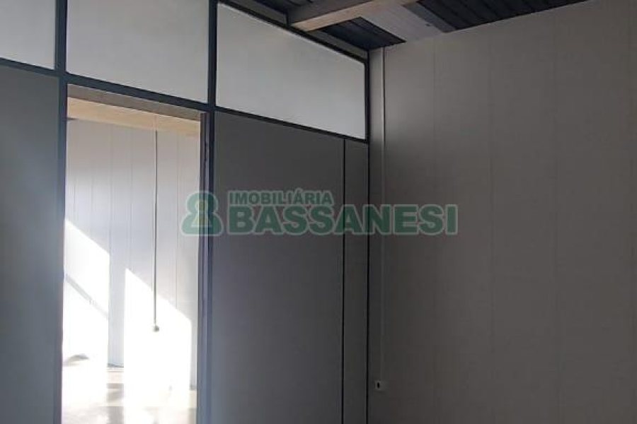 Sala com 120m², no bairro Centro em Caxias do Sul para Alugar