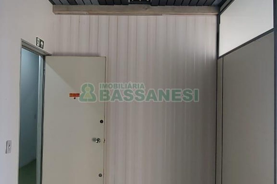 Sala com 120m², no bairro Centro em Caxias do Sul para Alugar