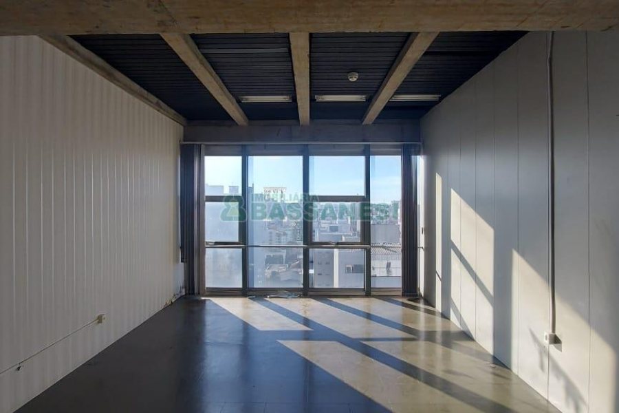 Sala com 120m², no bairro Centro em Caxias do Sul para Alugar