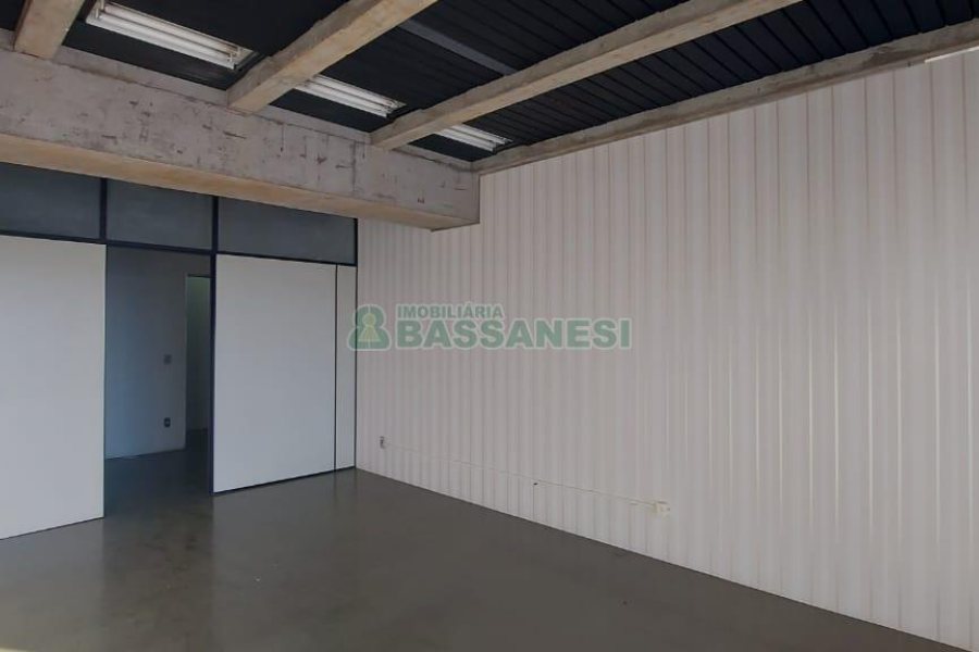 Sala com 120m², no bairro Centro em Caxias do Sul para Alugar