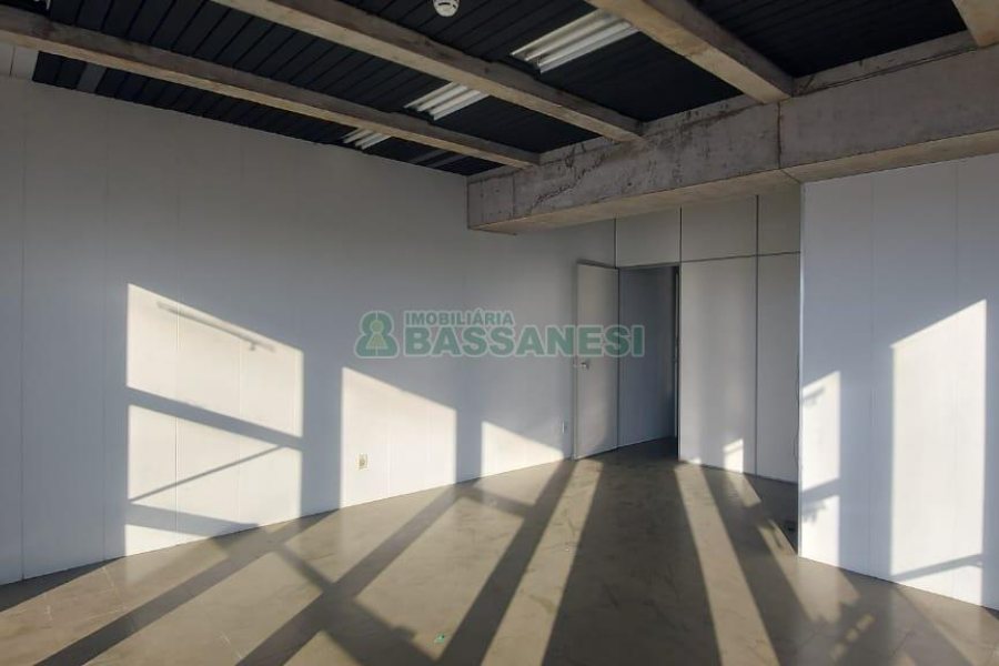 Sala com 120m², no bairro Centro em Caxias do Sul para Alugar
