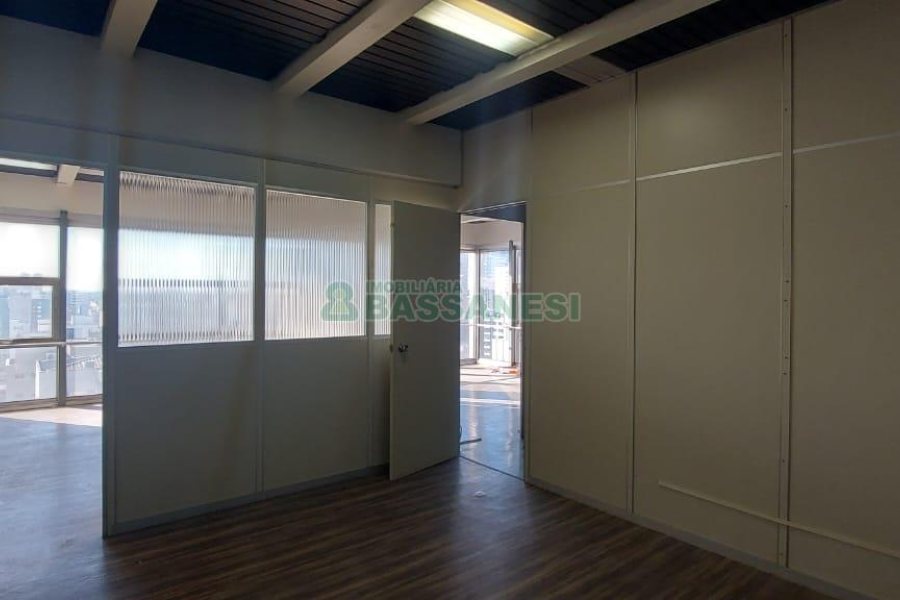 Sala com 120m², no bairro Centro em Caxias do Sul para Alugar