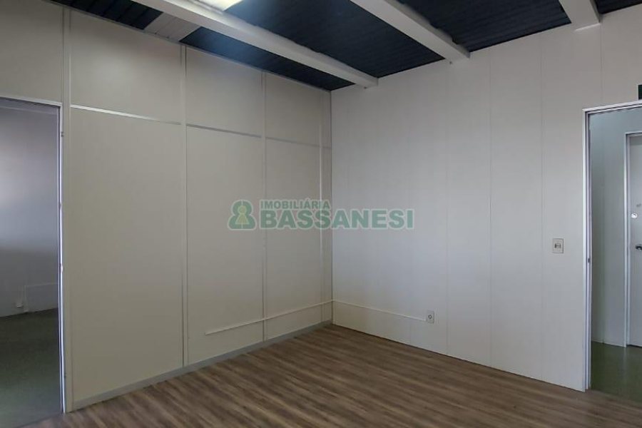 Sala com 120m², no bairro Centro em Caxias do Sul para Alugar