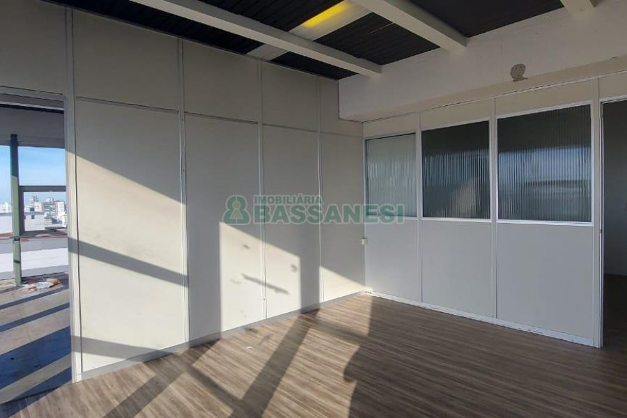 Sala com 120m², no bairro Centro em Caxias do Sul para Alugar