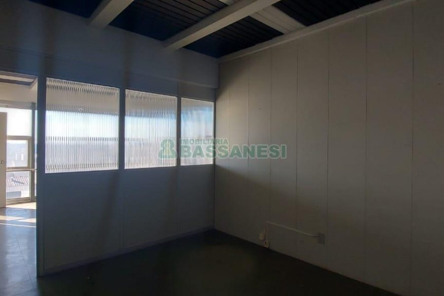 Sala com 120m², no bairro Centro em Caxias do Sul para Alugar