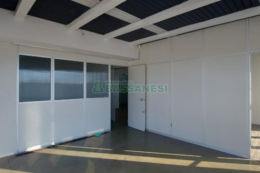 Sala com 120m², no bairro Centro em Caxias do Sul para Alugar