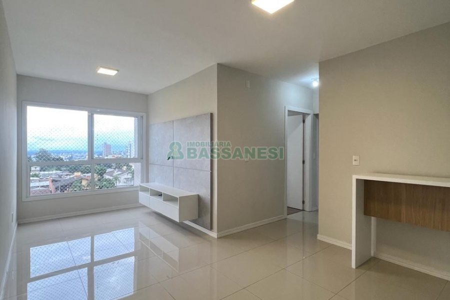 Apartamento com 72m², 3 dormitórios, 1 vaga, no bairro Madureira em Caxias do Sul para Alugar