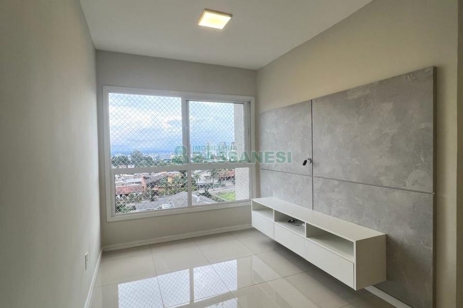 Apartamento com 72m², 3 dormitórios, 1 vaga, no bairro Madureira em Caxias do Sul para Alugar