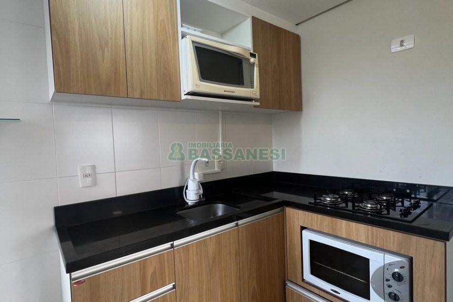 Apartamento com 72m², 3 dormitórios, 1 vaga, no bairro Madureira em Caxias do Sul para Alugar