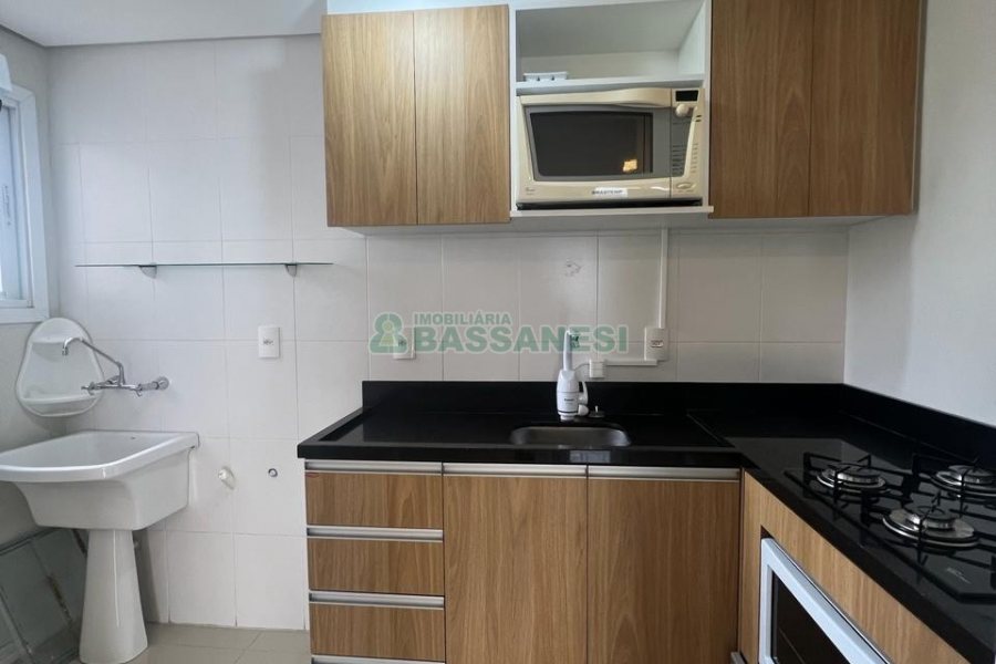 Apartamento com 72m², 3 dormitórios, 1 vaga, no bairro Madureira em Caxias do Sul para Alugar
