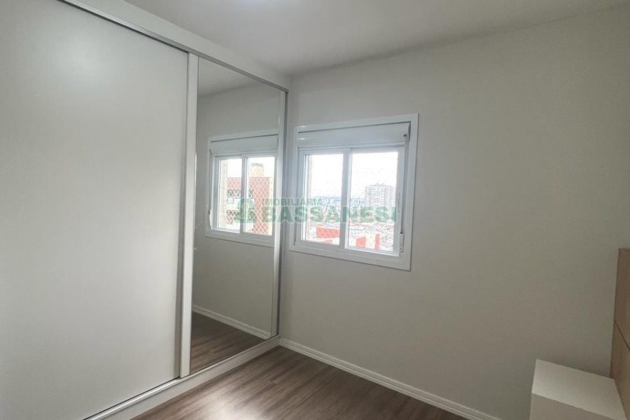 Apartamento com 72m², 3 dormitórios, 1 vaga, no bairro Madureira em Caxias do Sul para Alugar