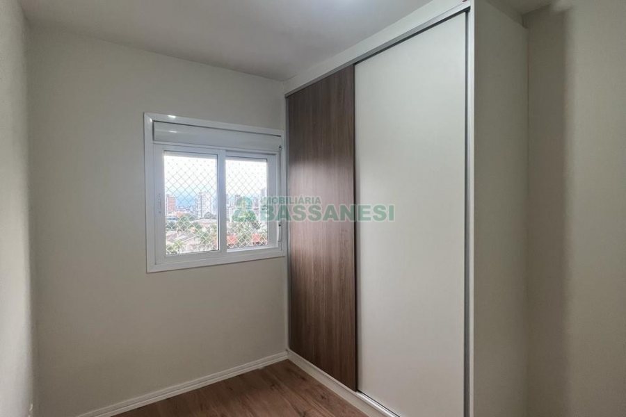 Apartamento com 72m², 3 dormitórios, 1 vaga, no bairro Madureira em Caxias do Sul para Alugar
