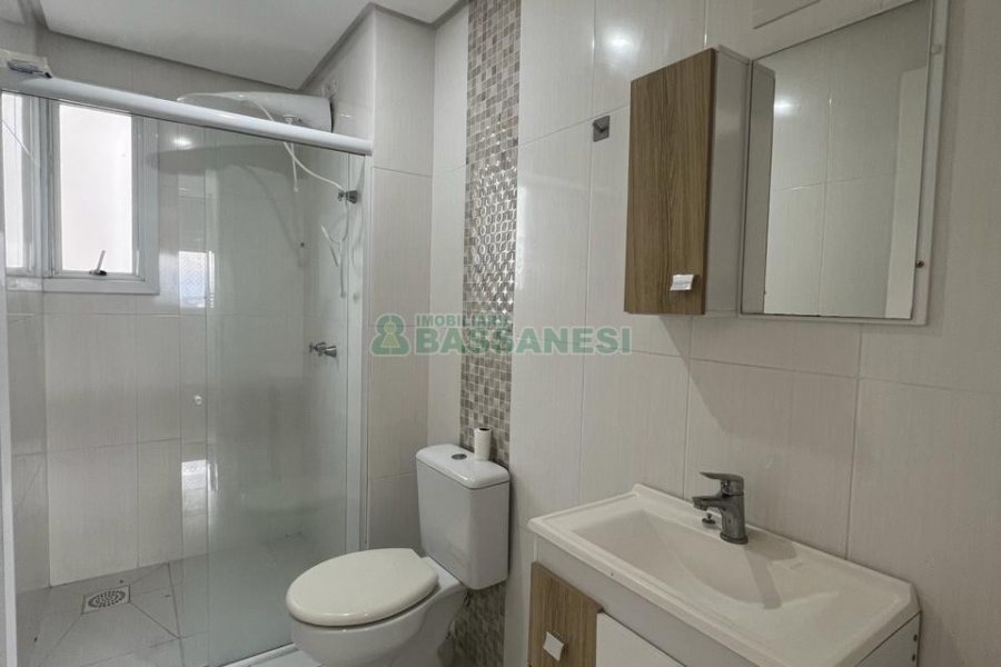 Apartamento com 72m², 3 dormitórios, 1 vaga, no bairro Madureira em Caxias do Sul para Alugar