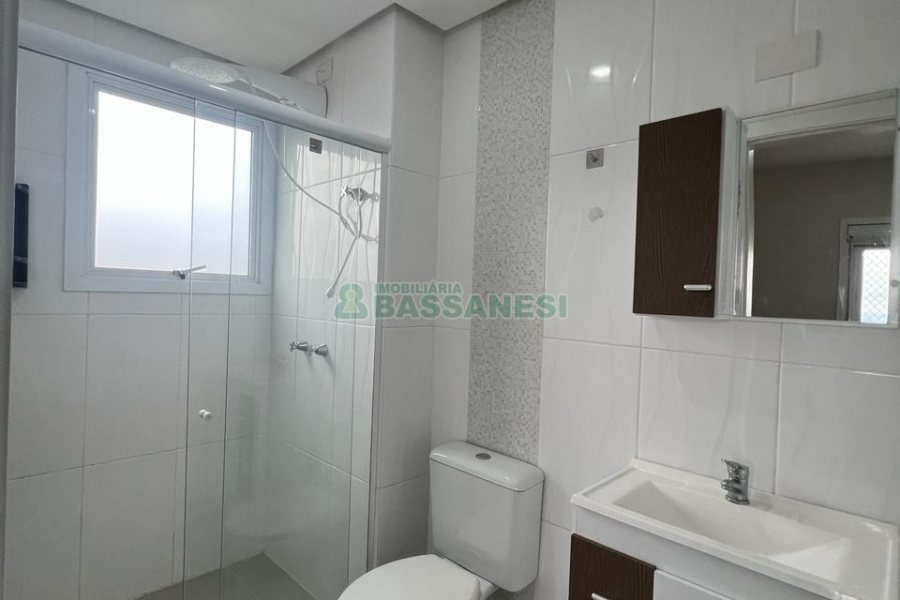 Apartamento com 72m², 3 dormitórios, 1 vaga, no bairro Madureira em Caxias do Sul para Alugar