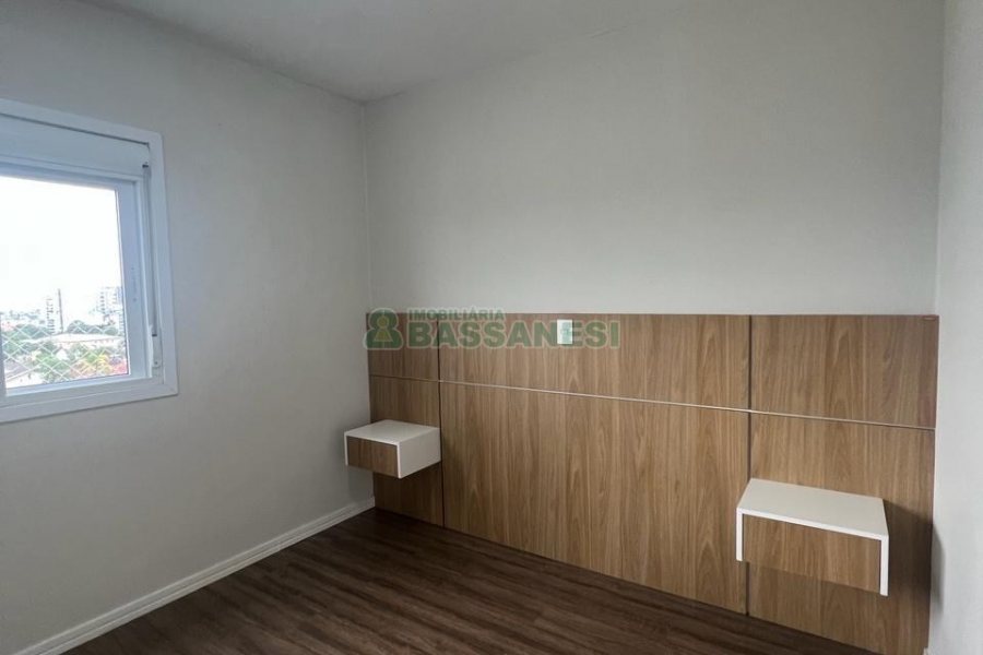 Apartamento com 72m², 3 dormitórios, 1 vaga, no bairro Madureira em Caxias do Sul para Alugar