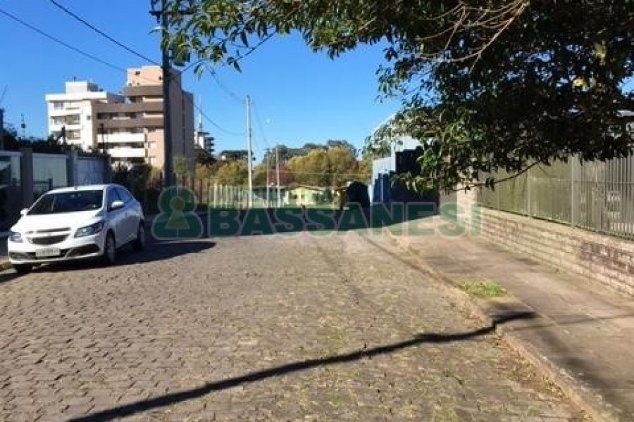 Apartamento com 72m², 3 dormitórios, 1 vaga, no bairro Madureira em Caxias do Sul para Alugar