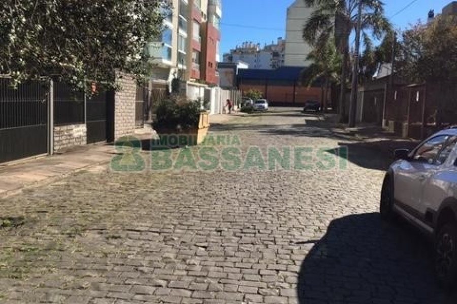 Apartamento com 72m², 3 dormitórios, 1 vaga, no bairro Madureira em Caxias do Sul para Alugar