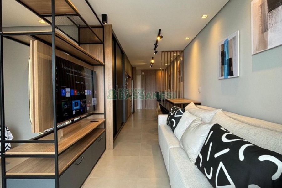 Apto Mobiliado com 42m², 1 dormitório, 1 vaga, no bairro Lourdes em Caxias do Sul para Comprar