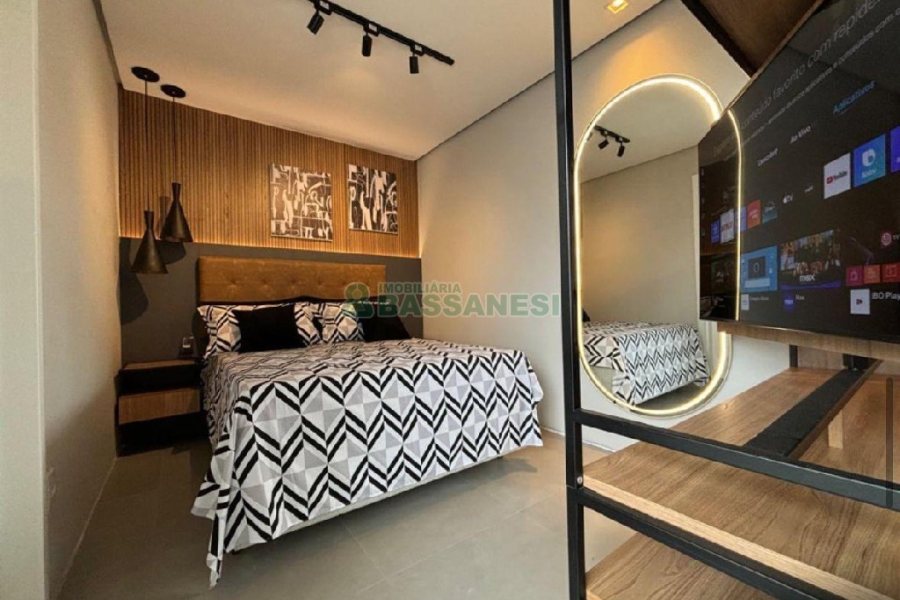 Apto Mobiliado com 42m², 1 dormitório, 1 vaga, no bairro Lourdes em Caxias do Sul para Comprar