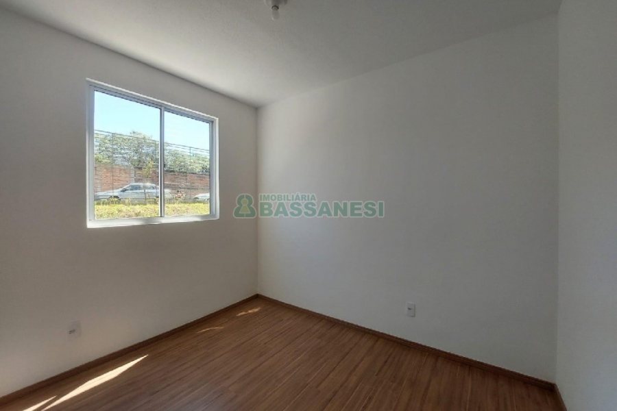 Apartamento com 48m², 2 dormitórios, 1 vaga, no bairro Desvio Rizzo em Caxias do Sul para Alugar