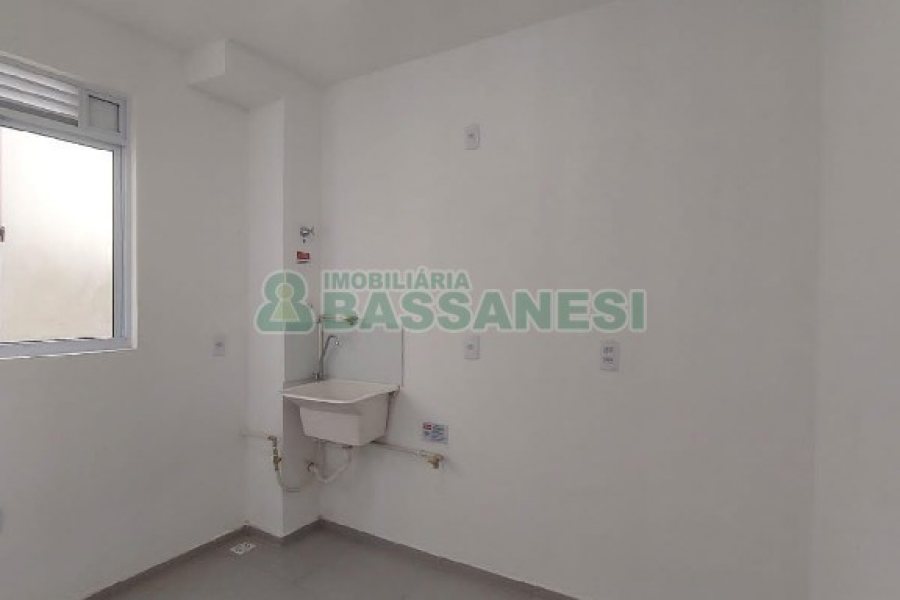Apartamento com 48m², 2 dormitórios, 1 vaga, no bairro Desvio Rizzo em Caxias do Sul para Alugar