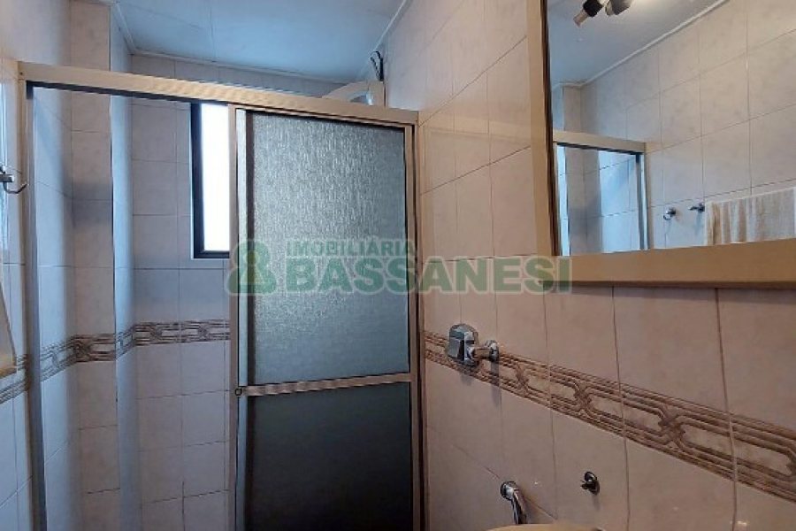 Apto Mobiliado com 70m², 2 dormitórios, 1 vaga, no bairro Centro em Caxias do Sul para Alugar