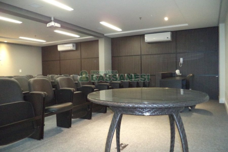 Sala com 37m², 2 vagas, no bairro Villagio Iguatemi em Caxias do Sul para Alugar