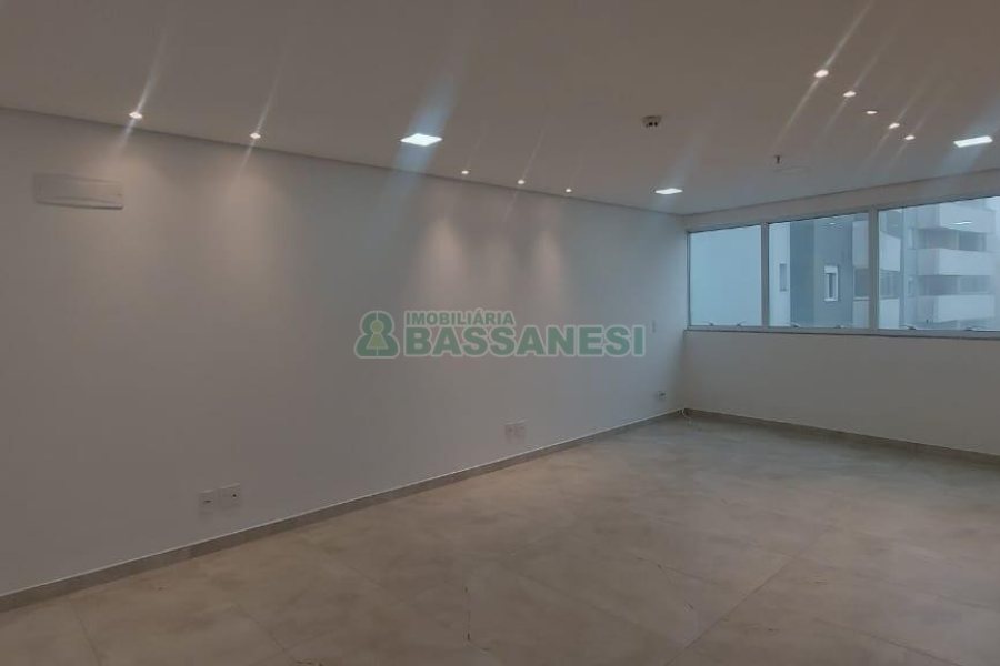 Sala com 37m², 2 vagas, no bairro Villagio Iguatemi em Caxias do Sul para Alugar