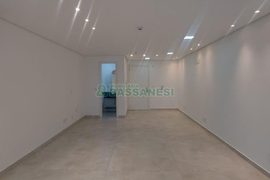 Sala com 37m², 2 vagas, no bairro Villagio Iguatemi em Caxias do Sul para Alugar