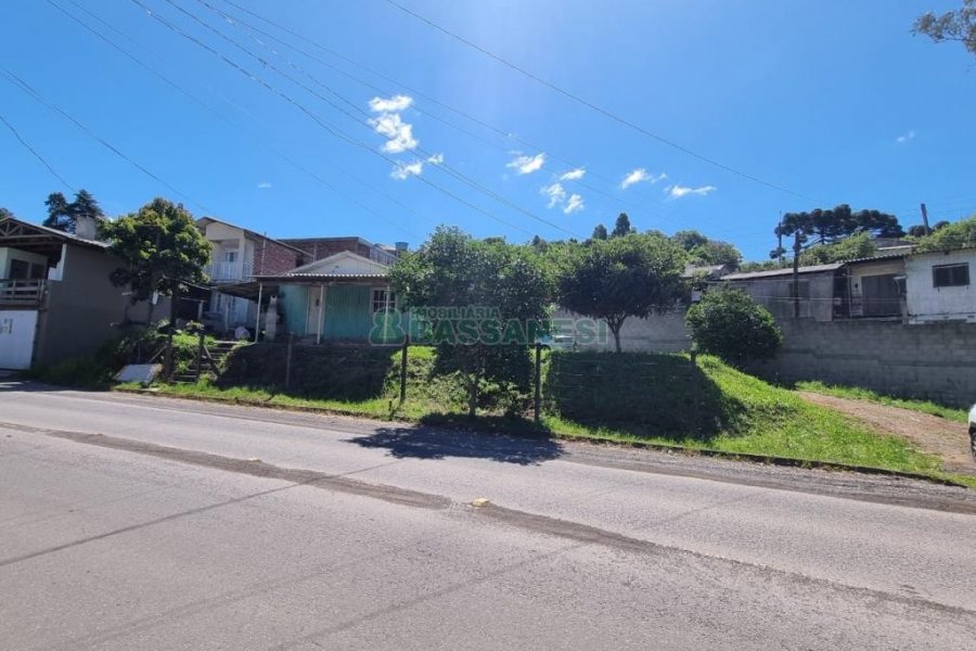 Terreno com 611m², no bairro Charqueadas em Caxias do Sul para Comprar