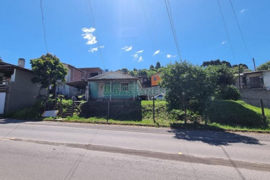 Terreno com 611m², no bairro Charqueadas em Caxias do Sul para Comprar