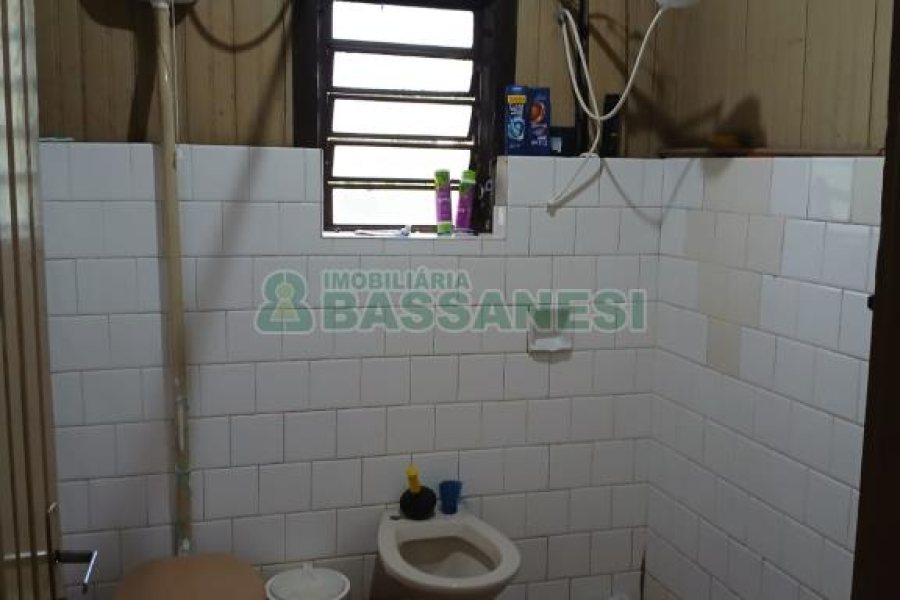 Casa, 2 dormitórios, no bairro Jardim América em Caxias do Sul para Comprar