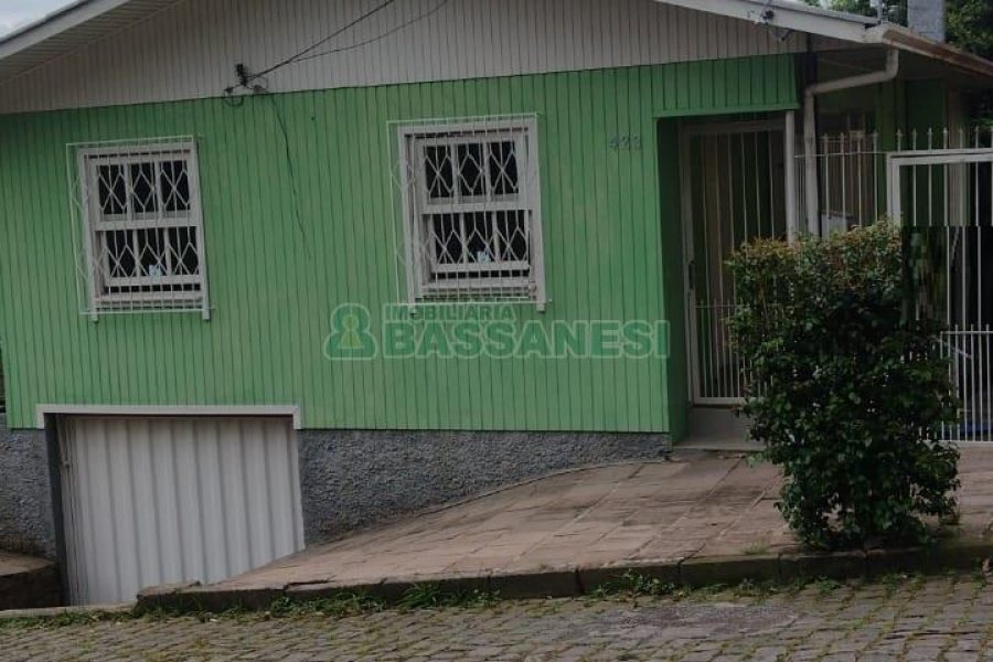 Casa com 106m², 4 dormitórios, 1 vaga, no bairro Marechal Floriano em Caxias do Sul para Comprar