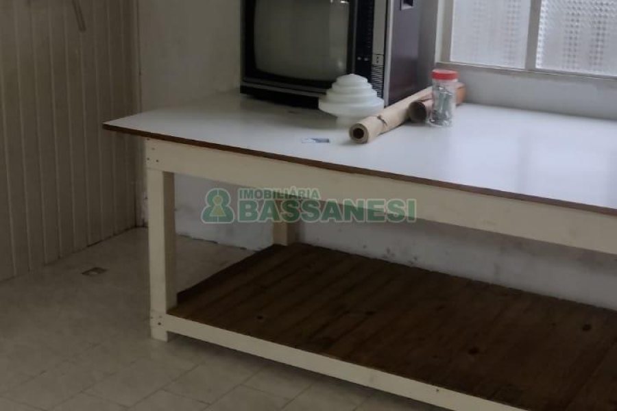 Casa com 106m², 4 dormitórios, 1 vaga, no bairro Marechal Floriano em Caxias do Sul para Comprar