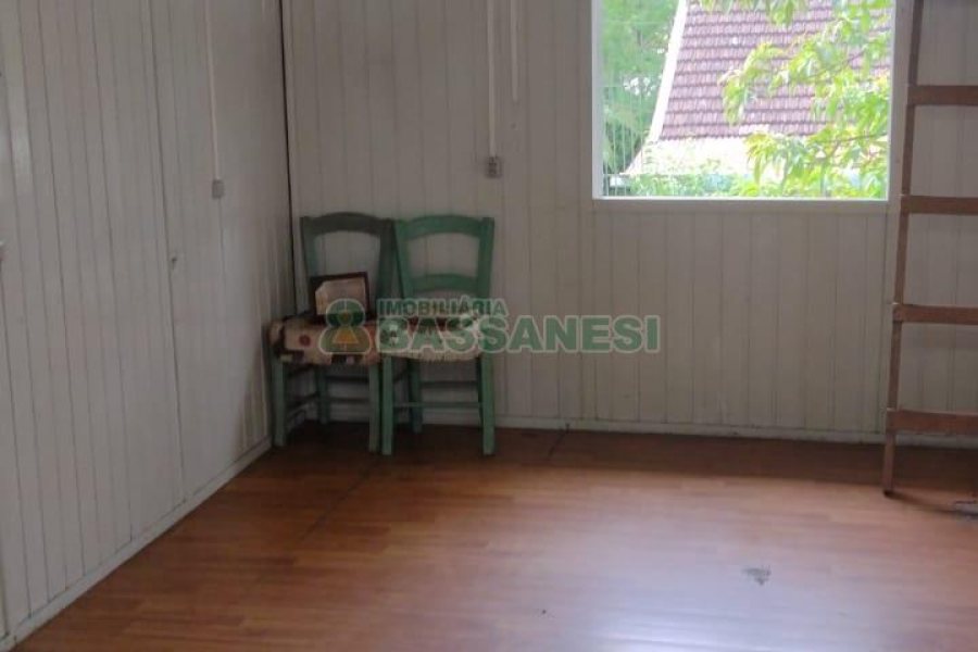 Casa com 106m², 4 dormitórios, 1 vaga, no bairro Marechal Floriano em Caxias do Sul para Comprar