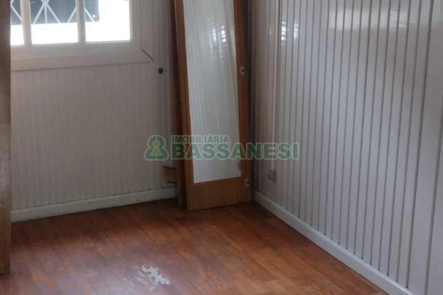 Casa com 106m², 4 dormitórios, 1 vaga, no bairro Marechal Floriano em Caxias do Sul para Comprar