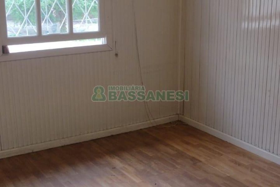 Casa com 106m², 4 dormitórios, 1 vaga, no bairro Marechal Floriano em Caxias do Sul para Comprar