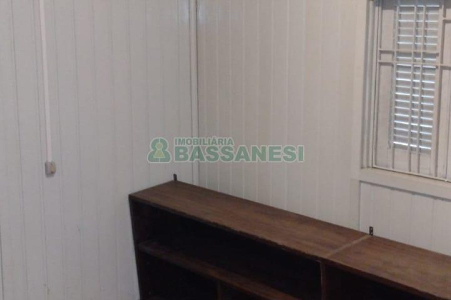 Casa com 106m², 4 dormitórios, 1 vaga, no bairro Marechal Floriano em Caxias do Sul para Comprar