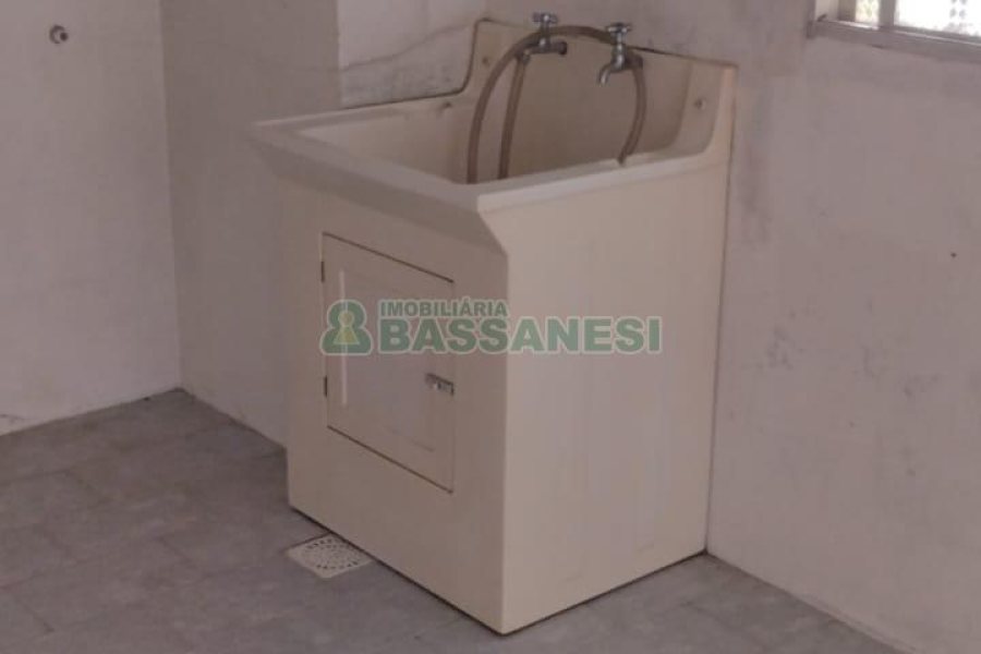 Casa com 106m², 4 dormitórios, 1 vaga, no bairro Marechal Floriano em Caxias do Sul para Comprar