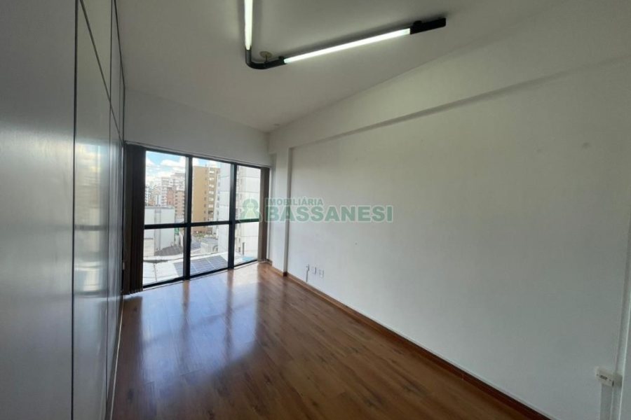 Sala com 57m², no bairro Centro em Caxias do Sul para Comprar