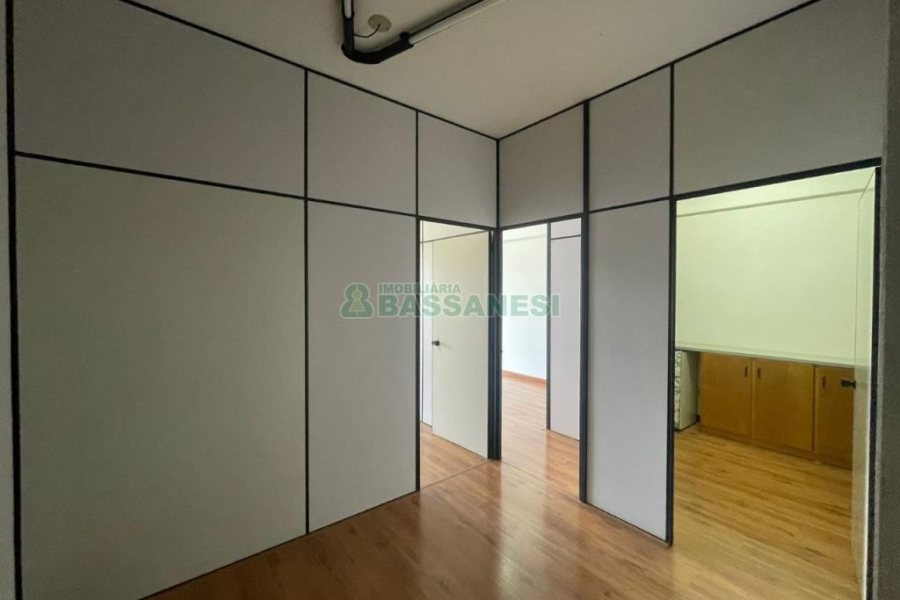 Sala com 57m², no bairro Centro em Caxias do Sul para Comprar