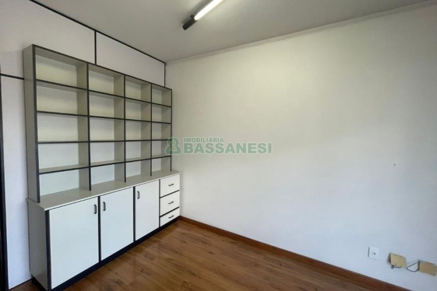 Sala com 57m², no bairro Centro em Caxias do Sul para Comprar