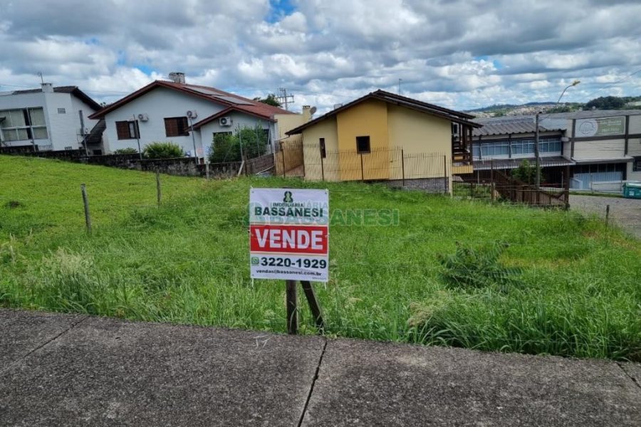 Terreno com 338m², no bairro Panazzolo em Caxias do Sul para Comprar