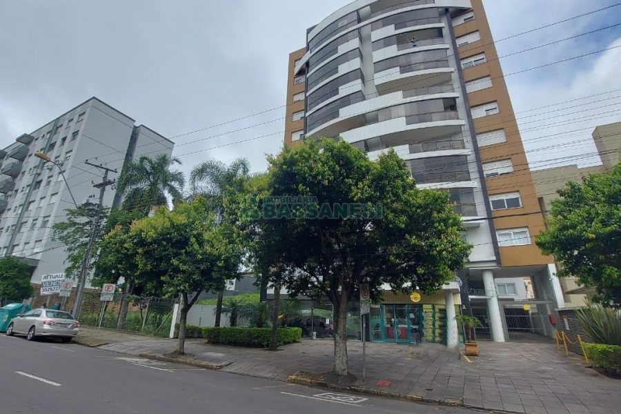 Apartamento com 78m², 2 dormitórios, 2 vagas, no bairro Centro em Caxias do Sul para Comprar