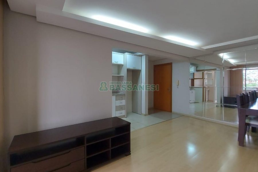 Apartamento com 78m², 2 dormitórios, 2 vagas, no bairro Centro em Caxias do Sul para Comprar
