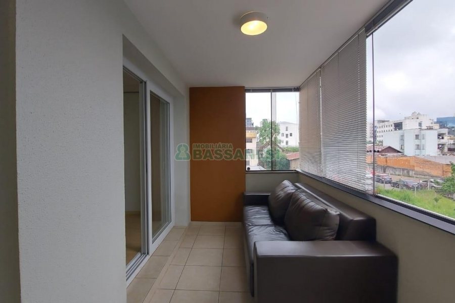 Apartamento com 78m², 2 dormitórios, 2 vagas, no bairro Centro em Caxias do Sul para Comprar